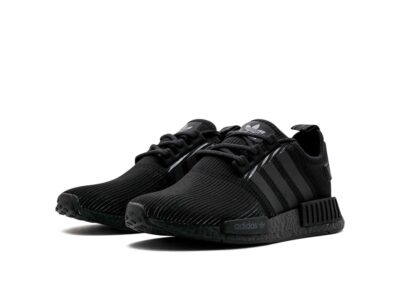 nmd r1 black shoes